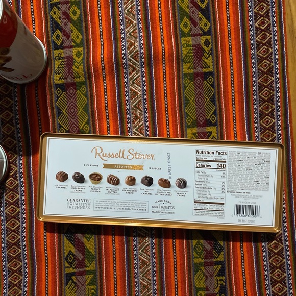 Storage and gift tins (4 total) Assorted Size, Brands, and Shapes - Picture 6 of 14